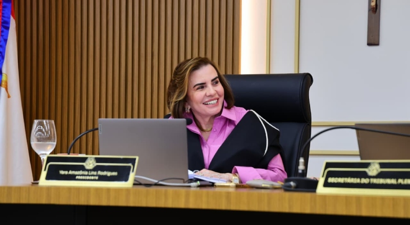 Evento no TCE-AM celebra protagonismo feminino com entrega de medalha de honra no dia 16 de abril