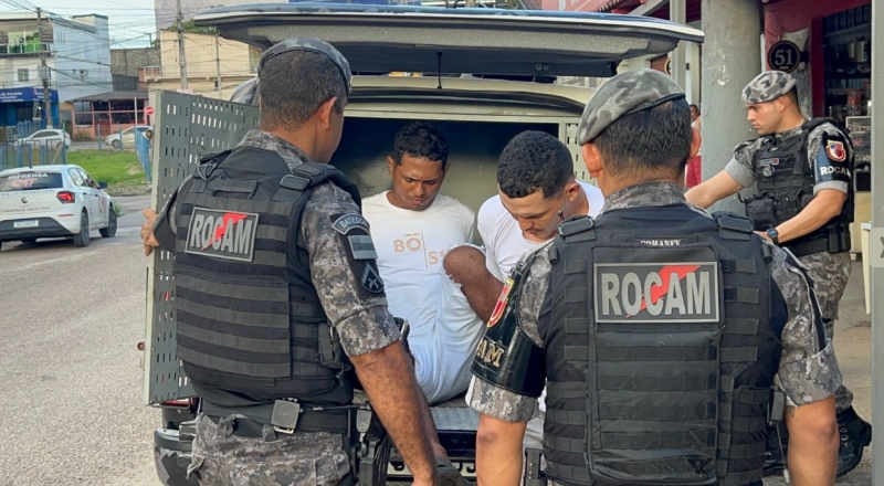 Dupla de venezuelanos é presa vendendo drogas “na maior tranquilidade” na rodoviária de Manaus; veja vídeo