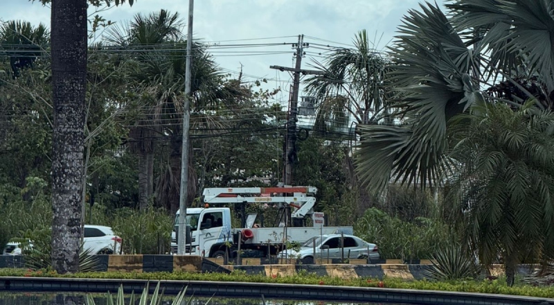 Manutenção na rede elétrica deixa oito bairros de Manaus sem energia neste sábado (11)