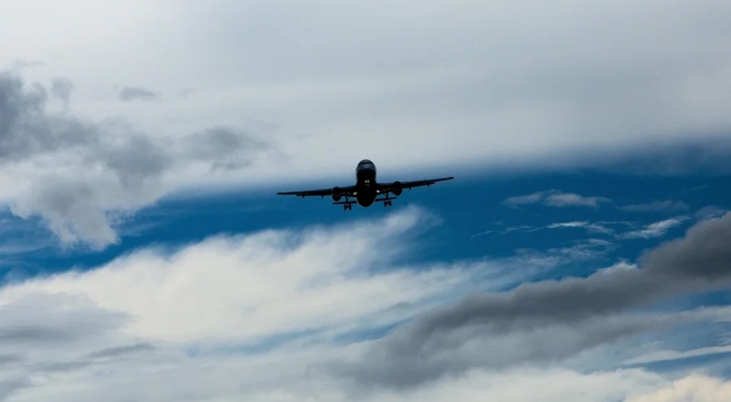 Passagens aéreas disparam 17% com alta do combustível e encarecem viagens no Brasil