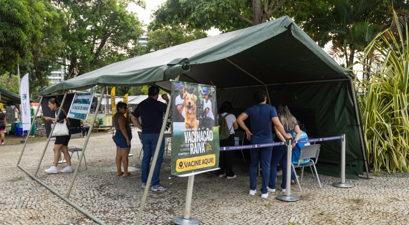 Prefeitura de Manaus leva serviços essenciais à população em ação na Ponta Negra