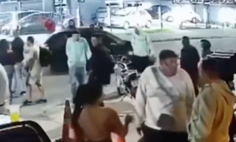 “O carro preto passou”: veja momento em que homem é executado por pistoleiro misterioso