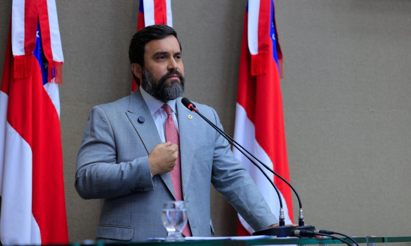 Dr. George Lins destaca missão de servir e emociona ao homenagear Bezerra de Menezes na Aleam