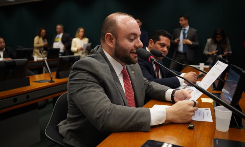 Deputado Fausto Jr. pede audiência pública para debater exploração de terras raras