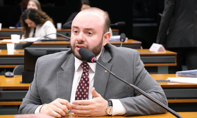 Conta de luz e apagões: Fausto Jr. exige explicações da nova empresa de energia