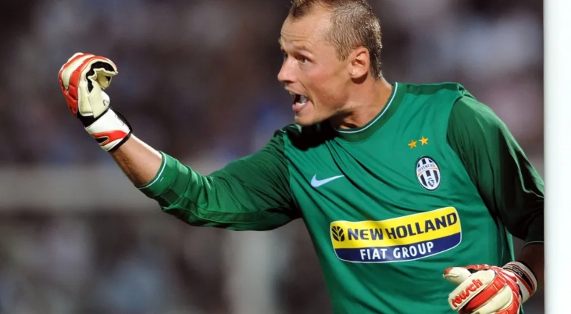 Acidente com trem mata Alex Manninger, famoso goleiro do Arsenal