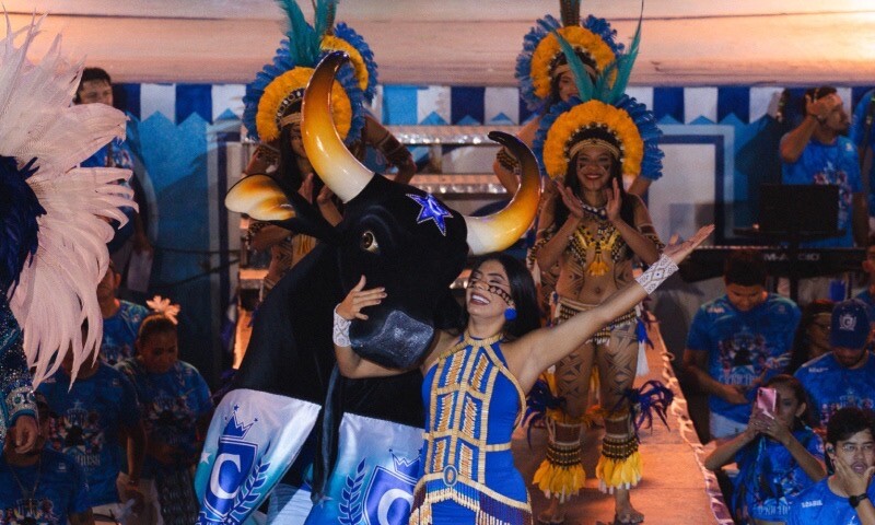 Emoção, homenagem e reencontro marcam lançamento do álbum do Boi Caprichoso em Parintins