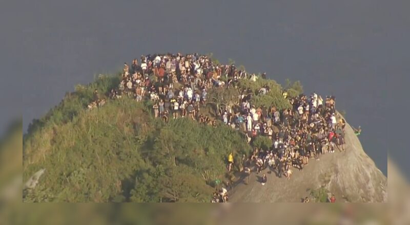 Turistas ficam em pânico no alto do Morro Dois Irmãos durante tiroteio no Rio de Janeiro