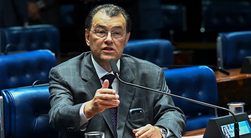 Senador Eduardo Braga protocola PEC que cria Código de Conduta Ético e Moral unificado: “do vereador ao presidente da República”