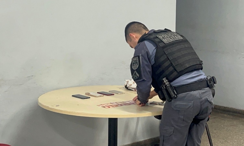 ‘Aviãozinho é preso vendendo drogas na zona leste de Manaus; veja vídeo