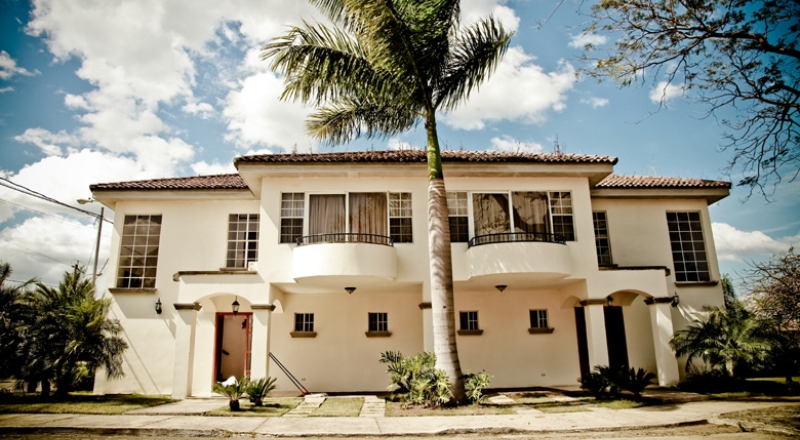 Explosão do custo de vida ameaça motor econômico e afasta classe média da Flórida