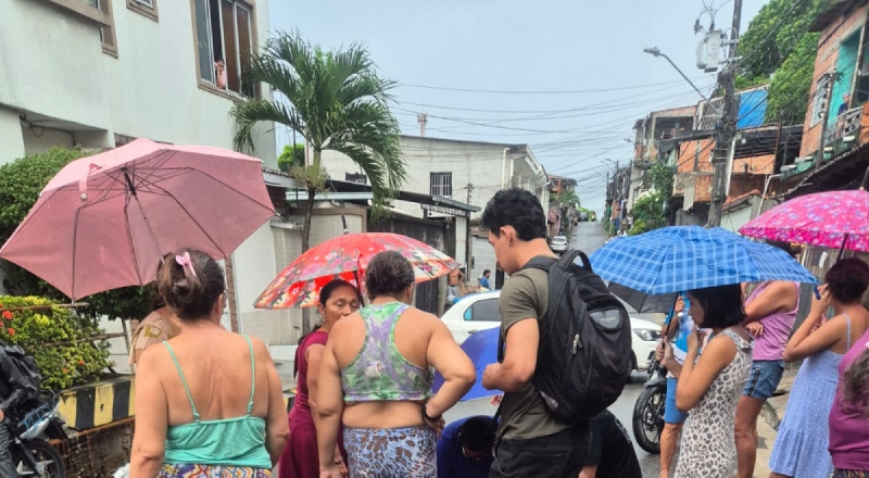 Motoqueiro atropela criança e família fica desesperada esperando socorro na Zona Norte de Manaus