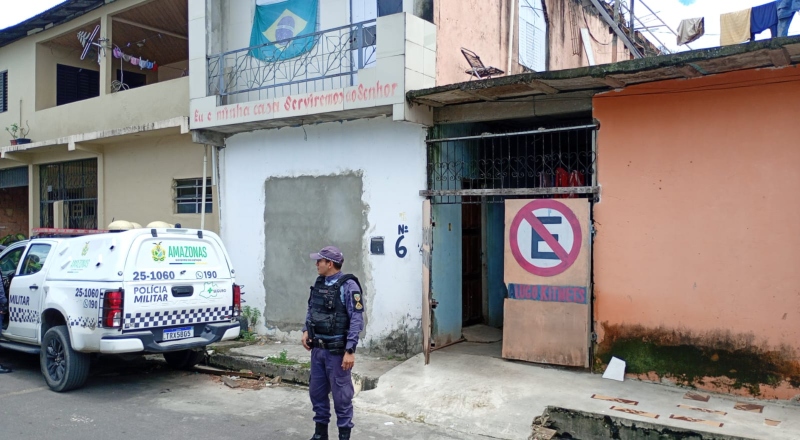 Urgente:  homem é encontrado morto com pés e mãos amarrados dentro de kitnet no Novo Israel; veja vídeo