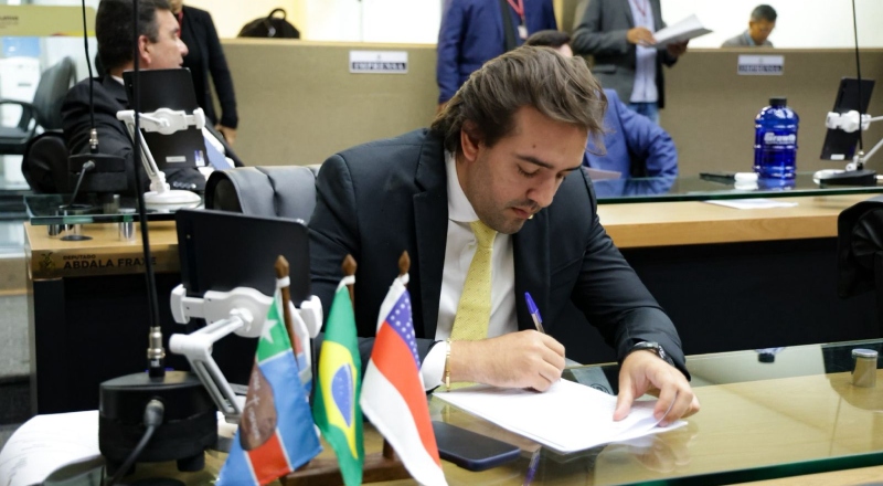 Projeto de Lei de Thiago Abrahim que prioriza vagas de emprego para mães de pessoas com deficiência é aprovado