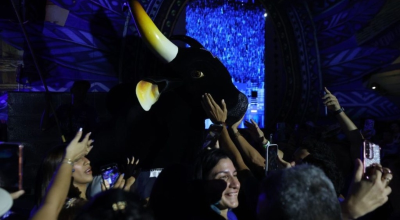 Caprichoso reúne multidão em Sambódromo lotado para lançamento do álbum ‘Brinquedo que Canta Seu Chão’ em Manaus