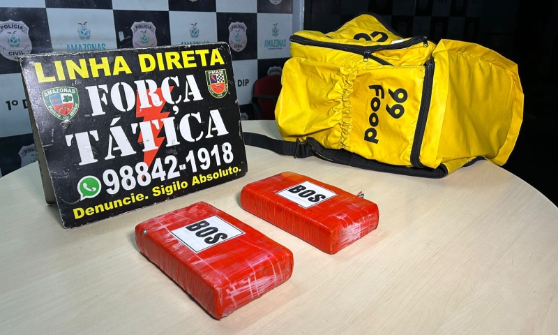 Força Tática apreende dois tabletes de cocaína na zona Sul de Manaus; veja vídeo