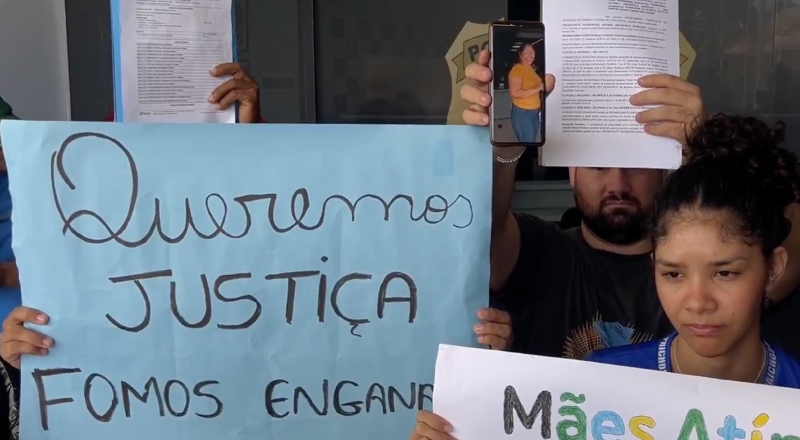 Protesto e Revolta: mulher é acusada de aplicar golpes e vender terrenos que não eram dela para mais de 130 famílias em Manaus; veja vídeo