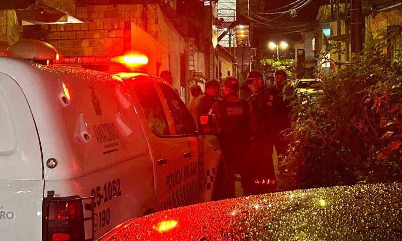 Urgente: homem é perseguido e assassinado a tiros na Compensa; veja vídeo