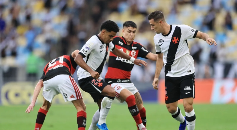 Com gol no último minuto, Vasco empata com Flamengo no Brasileirão