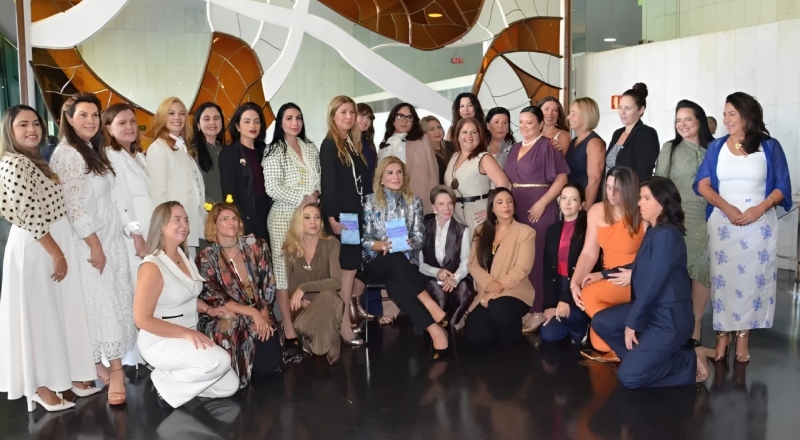 Lançamento da 2ª edição do livro ‘Virando Páginas’ em Brasília fortalece rede de apoio entre mulheres