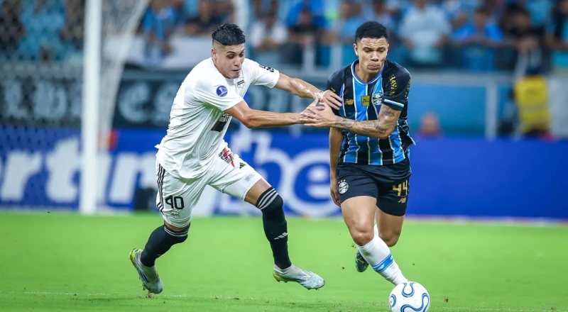 Grêmio enfrenta Deportivo Riestra nesta terça-feira (5) em jogo que vale a liderança