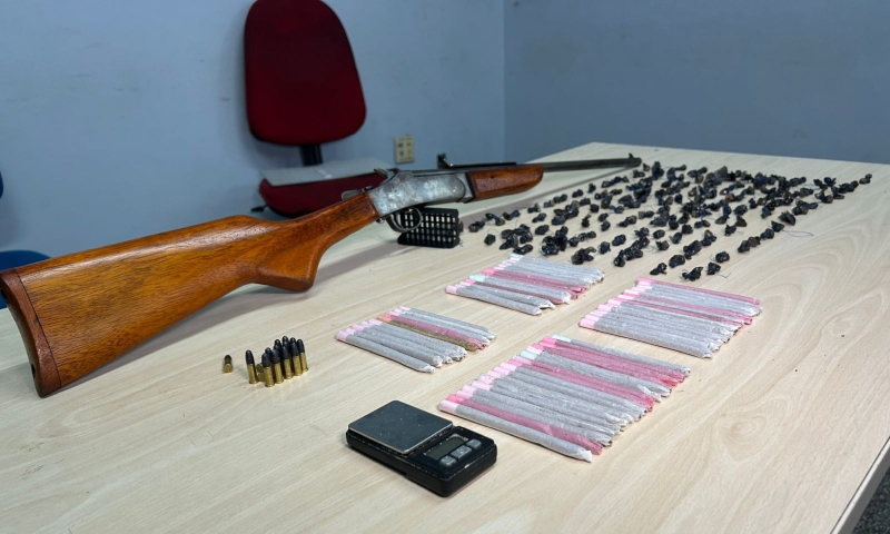 Rocam apreende drogas, arma e munições na zona Norte de Manaus; veja vídeo