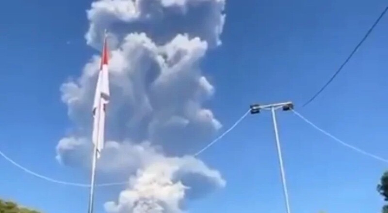 Vulcão entra em erupção e três montanhistas morrem na Indonésia; veja vídeo