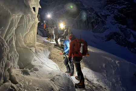 Brasileiros escapam de avalanche de gelo em expedição no Everest