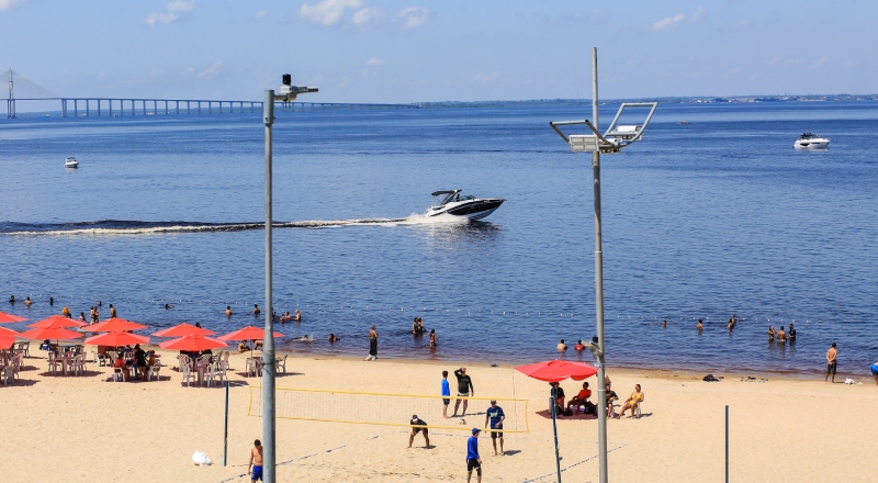 Prefeitura reforça alerta sobre circulação irregular de embarcações próximas à praia da Ponta Negra