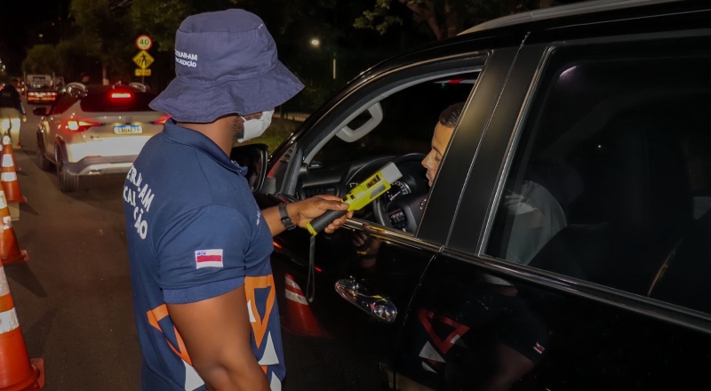 Operação do Detran-AM flagra 40 motoristas bêbados e dezenas de motociclistas irregulares