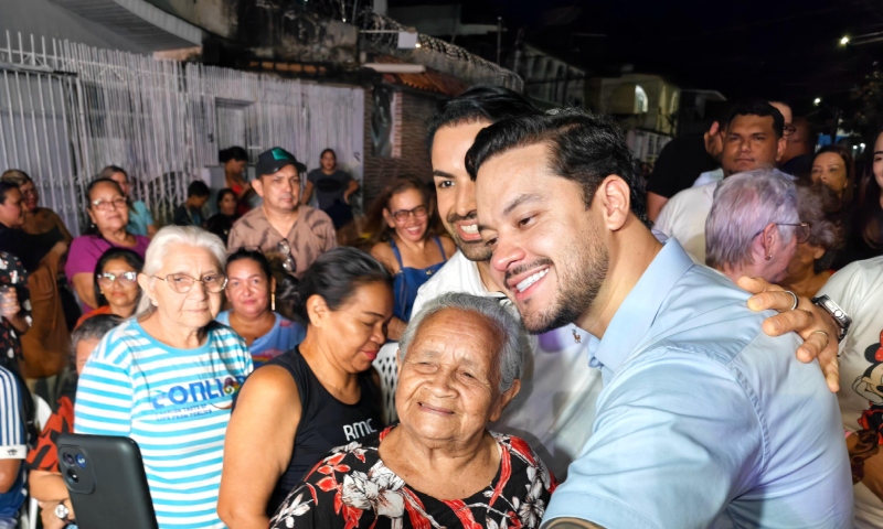 Adail Filho intensifica agenda em Manaus e celebra o Dia das Mães ao lado da população