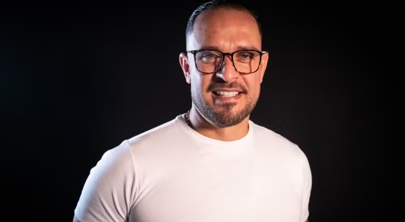 Diogo Nogueira é internado e cancela shows após perder a voz