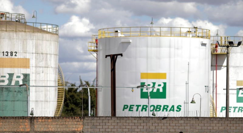 Petrobras prepara aumento do preço da gasolina e Governo Federal anuncia medida para conter alta