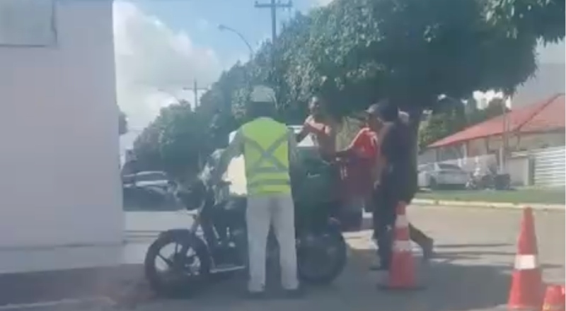 Revoltado após ser alvo de assalto, empresário persegue e mata bandido; veja vídeo