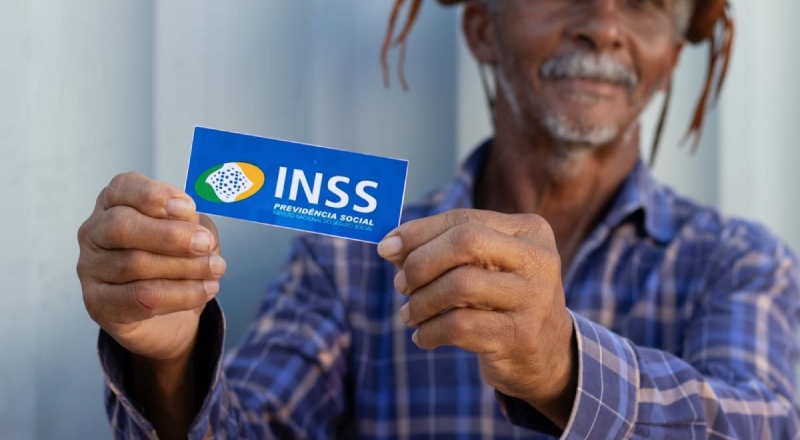 Idosos têm direito aos R$ 1621 do INSS sem ter contribuído