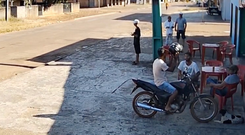 A última cerveja: veja momento em que homem é morto a facadas durante discussão em bar