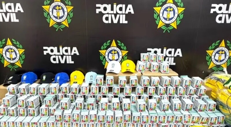 Golpe da Copa: 200 mil figurinhas falsificadas são apreendidas