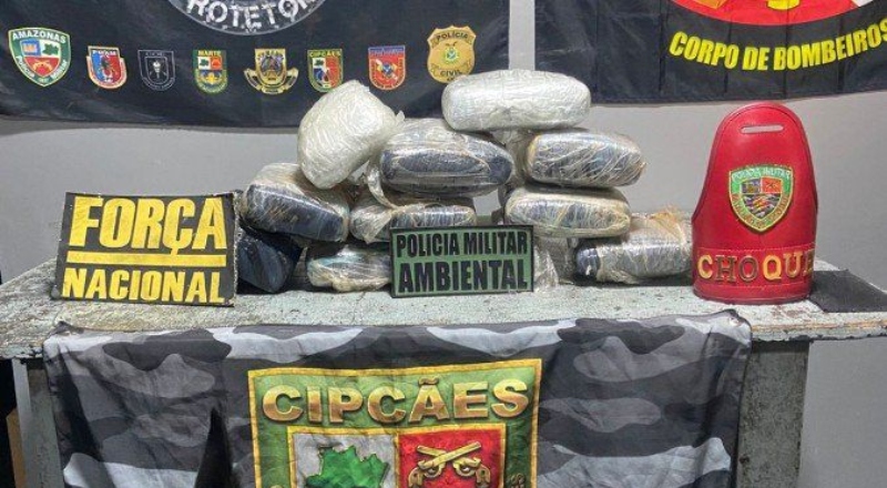 ‘Novinha’ do tráfico é presa com quase 12 kg de maconha em barco vindo de Coari