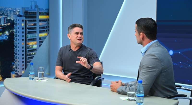 David Almeida rebate pesquisas, critica “experimentos políticos” e diz que Amazonas precisa de gestão