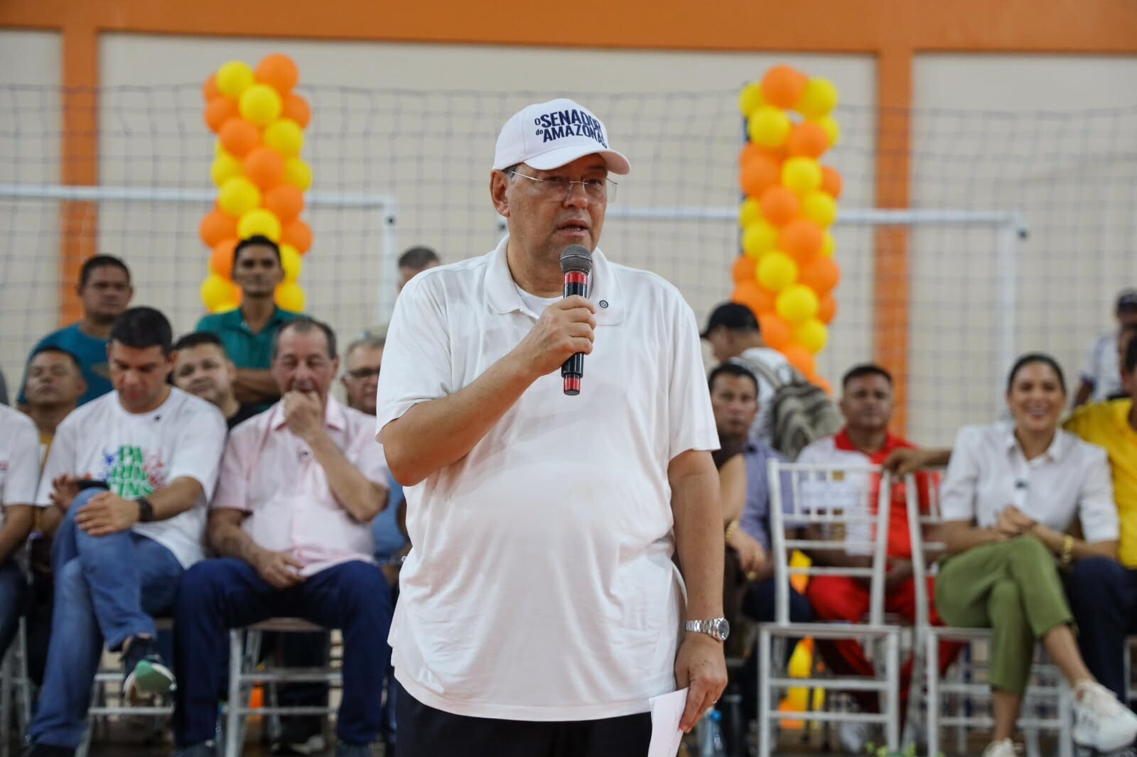 Eduardo Braga inaugura ginásio na Vila Amazônia, acompanha investimentos em saúde e reforça obras de pavimentação em Parintins