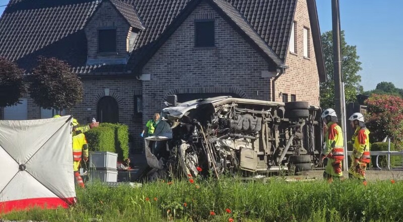Acidente entre trem e ônibus escolar deixa quatro mortos na Bélgica