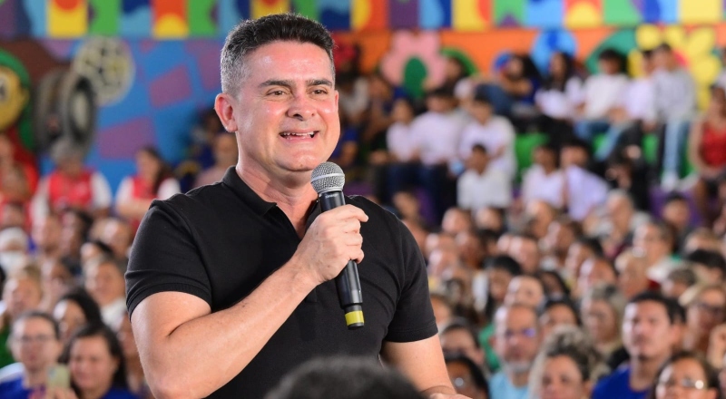 Com força na capital e avanço no interior, David Almeida conquista segundo lugar em pesquisa do IPEN