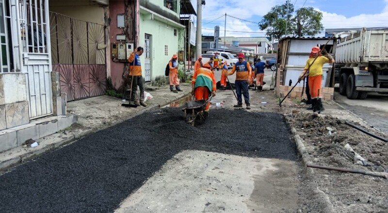 Prefeitura de Manaus trabalha na recuperação asfáltica da avenida Manaus 2000