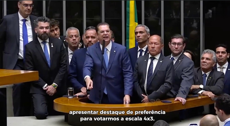 Bancada do PL muda de posição, abraça fim da escala 6×1 e propõe modelo 4×3; veja vídeo