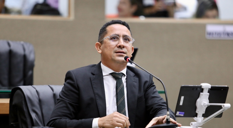 Daniel Almeida propõe homenagem a Augusto Cury e Aleam aprova Medalha Ruy Araújo