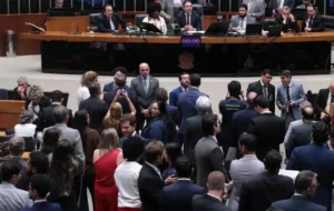 Câmara aprova, em primeiro turno, PEC do fim da escala 6x1 e benefícios