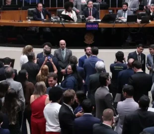 Câmara aprova, em primeiro turno, PEC do fim da escala 6x1 e benefícios