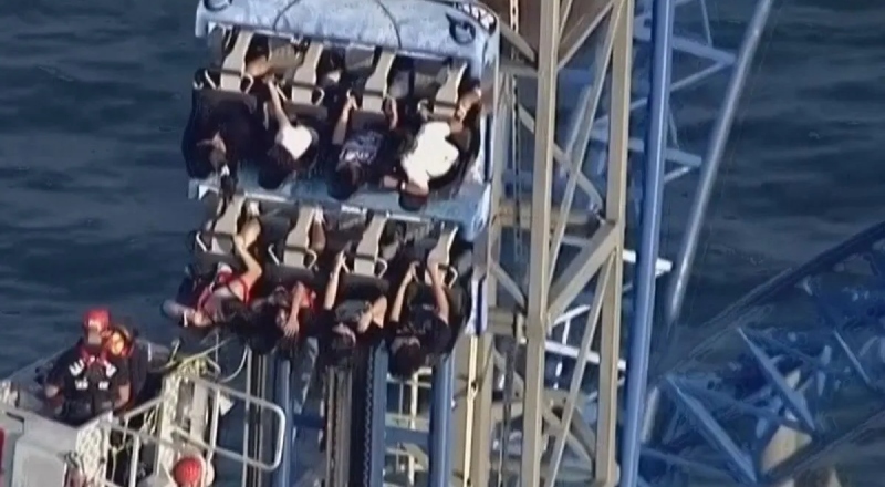 Pessoas ficam presas no topo de montanha-russa nos Estados Unidos; veja vídeo