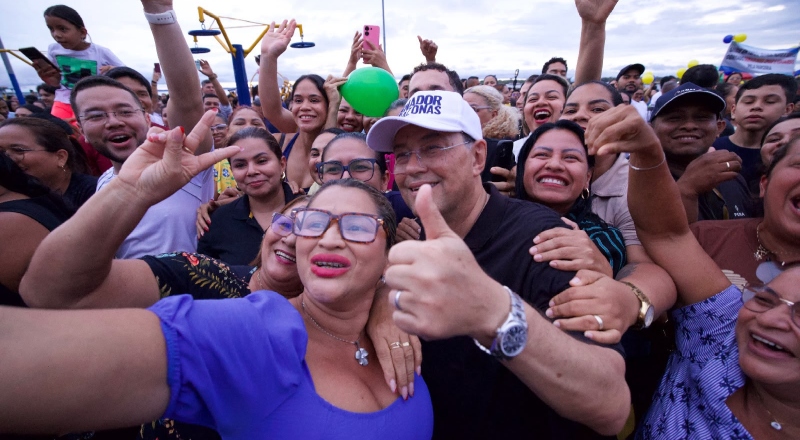 Senador Eduardo Braga mostra força política junto ao povo e comemora conquistas para o Amazonas