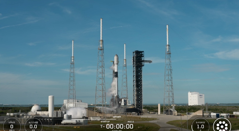 SpaceX lança 29 satélites Starlink horas após explosão de foguete da Blue Origin; veja vídeo